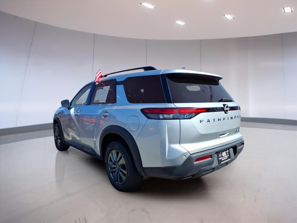 2024 Nissan Pathfinder SV