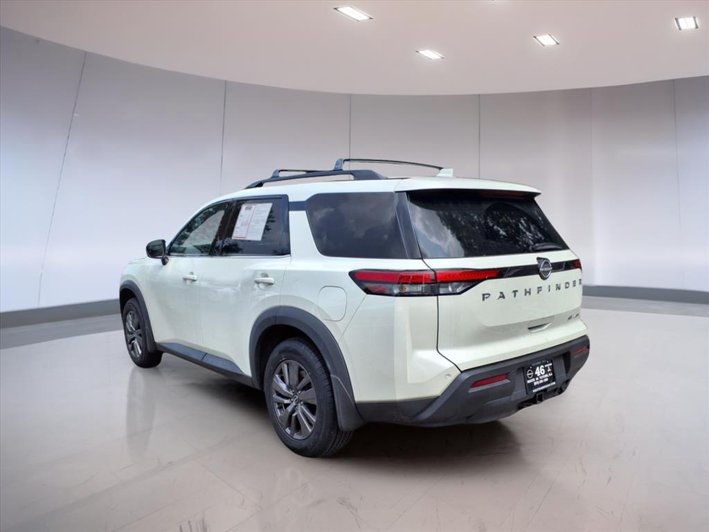 2023 Nissan Pathfinder SV