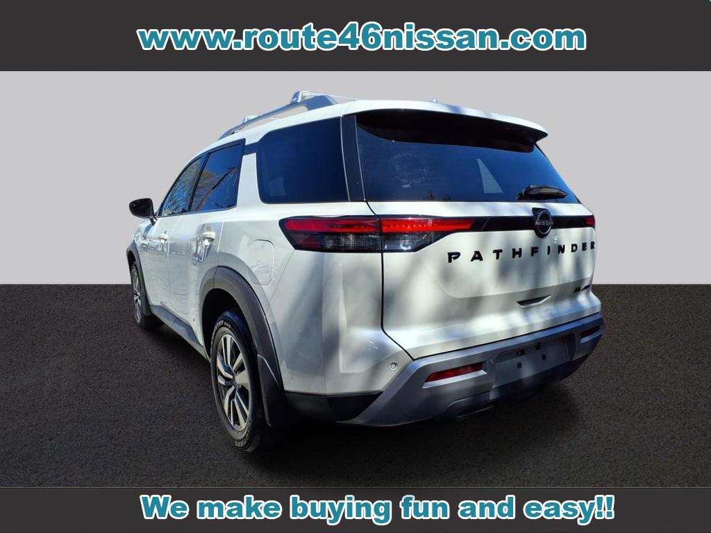 2022 Nissan Pathfinder SL