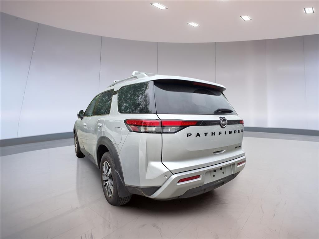 2022 Nissan Pathfinder SL