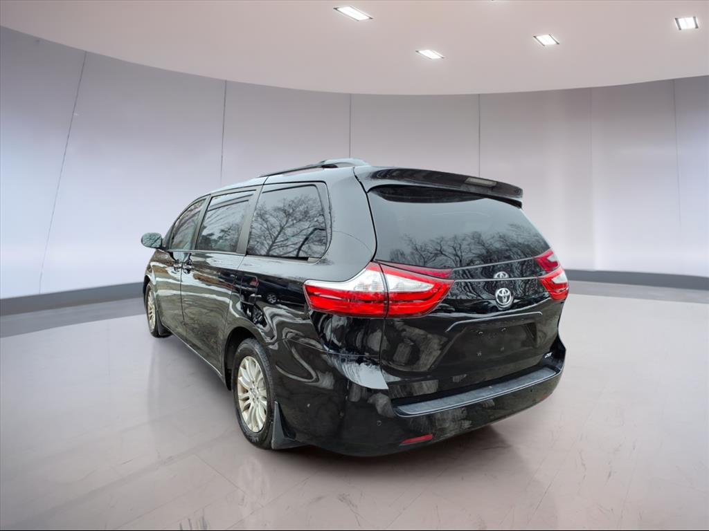 2016 Toyota Sienna XLE 7-Passenger Auto Access Seat 2016 Toyota Sienna XLE 7-Passenger Auto Access Seat