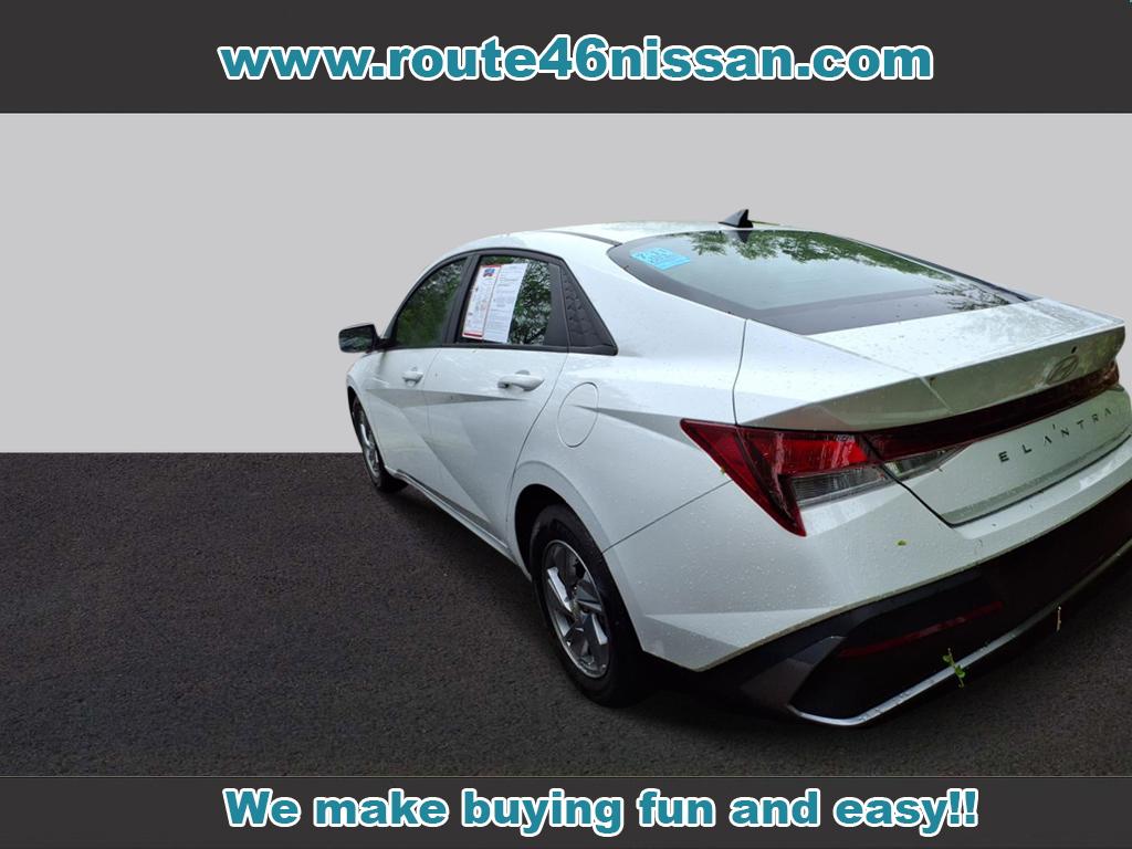 2024 Hyundai ELANTRA SE