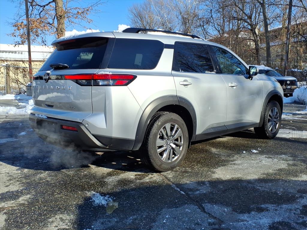 2025 Nissan Pathfinder SV