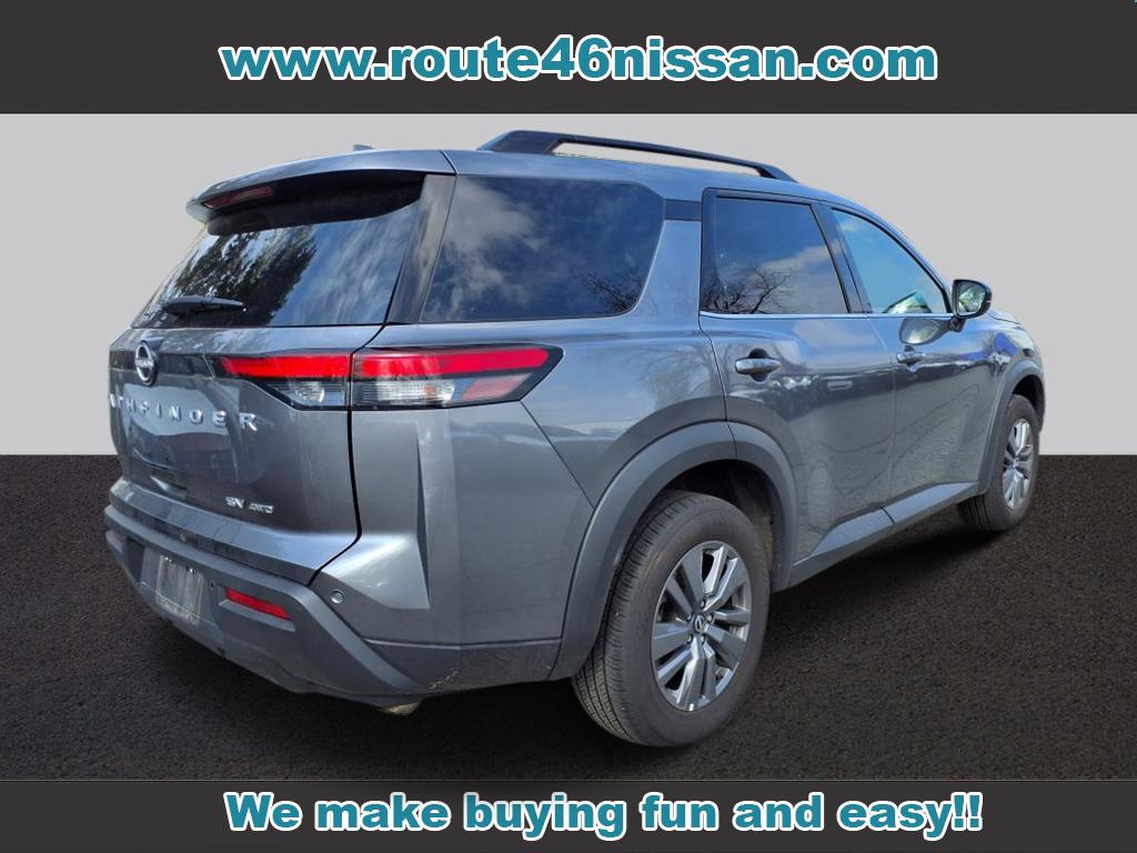 2024 Nissan Pathfinder SV