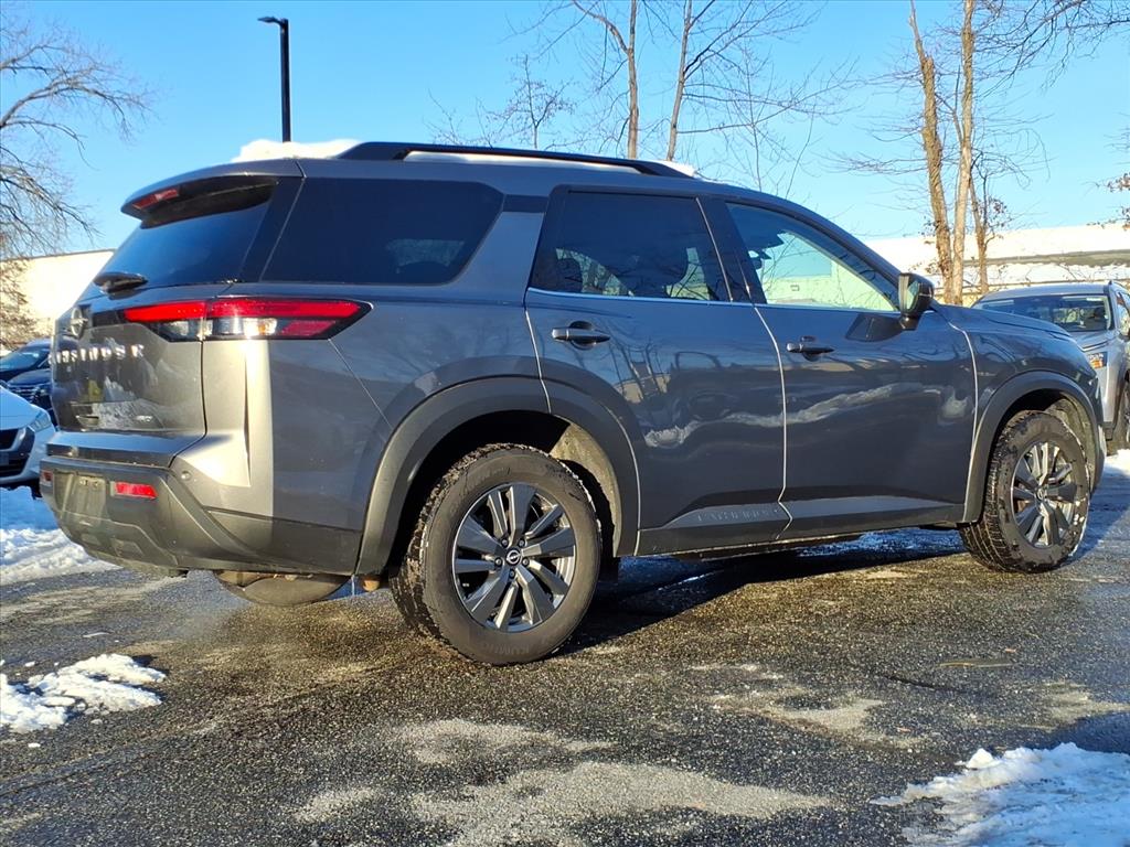 2025 Nissan Pathfinder SV