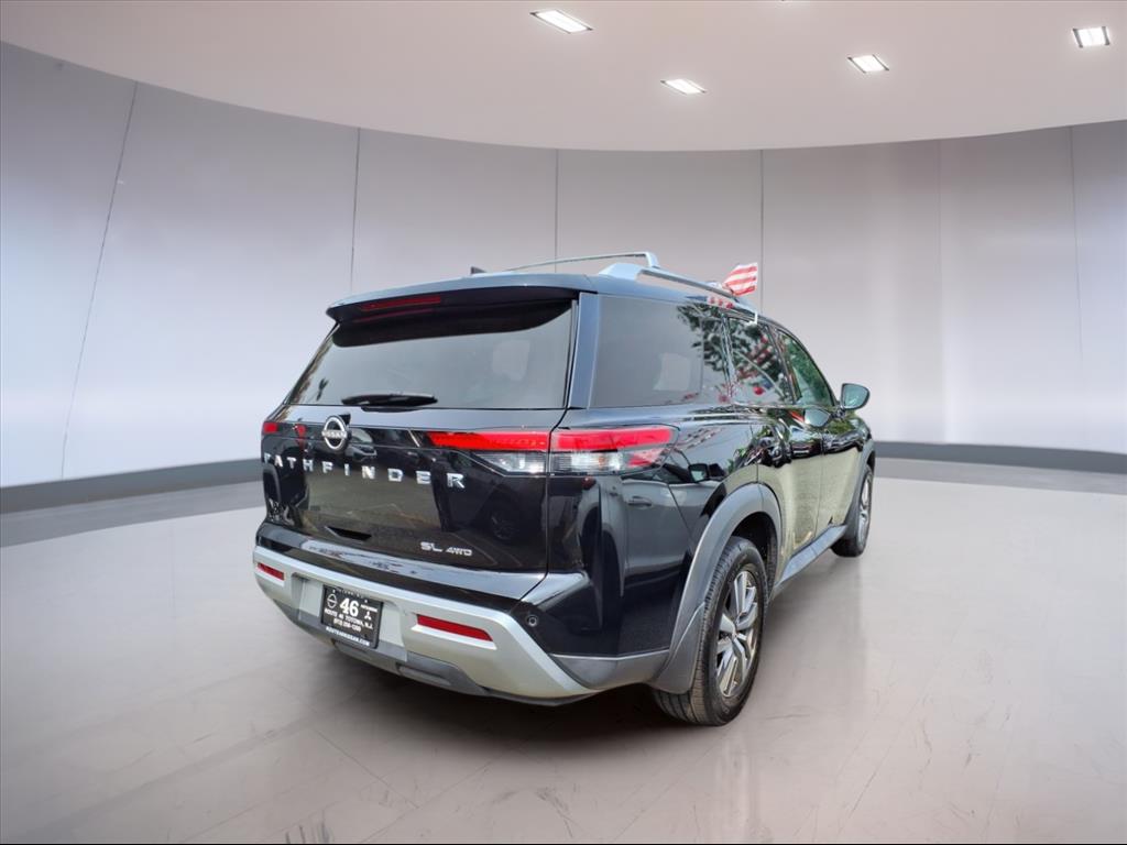 2022 Nissan Pathfinder SL