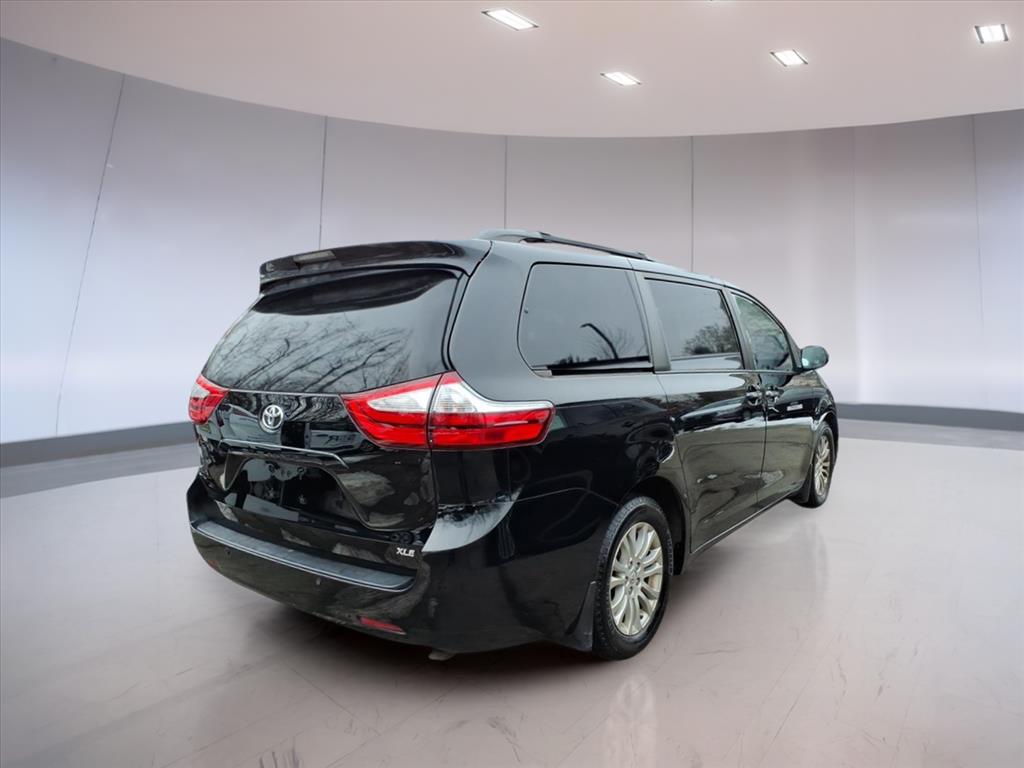 2016 Toyota Sienna XLE 7-Passenger Auto Access Seat