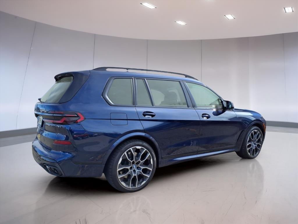 2025 BMW X7 M60i