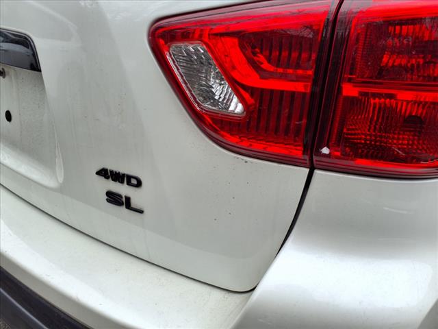 2020 Nissan Pathfinder SL