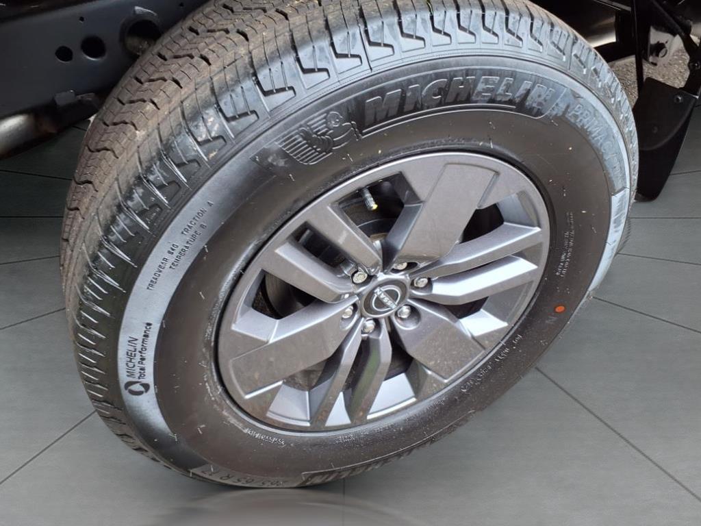 2025 Nissan Frontier SV