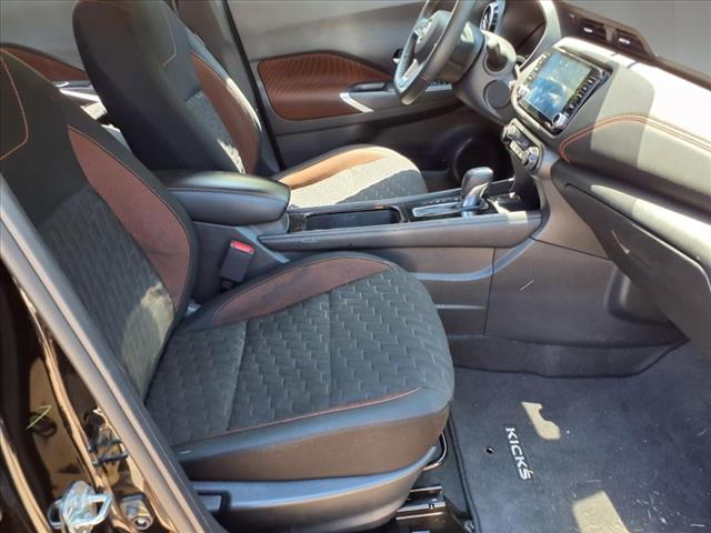 2022 Nissan Kicks SR