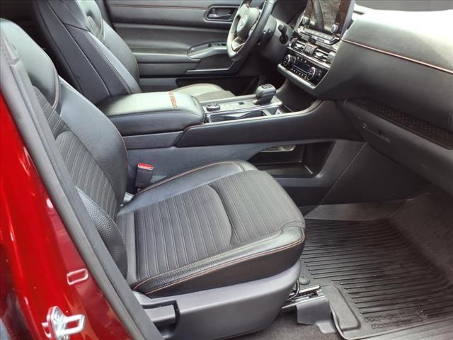 2023 Nissan Pathfinder SV