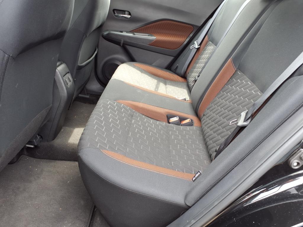2022 Nissan Kicks SR