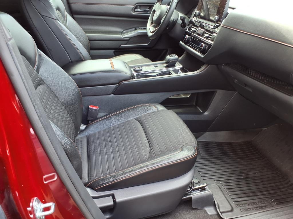 2023 Nissan Pathfinder SV