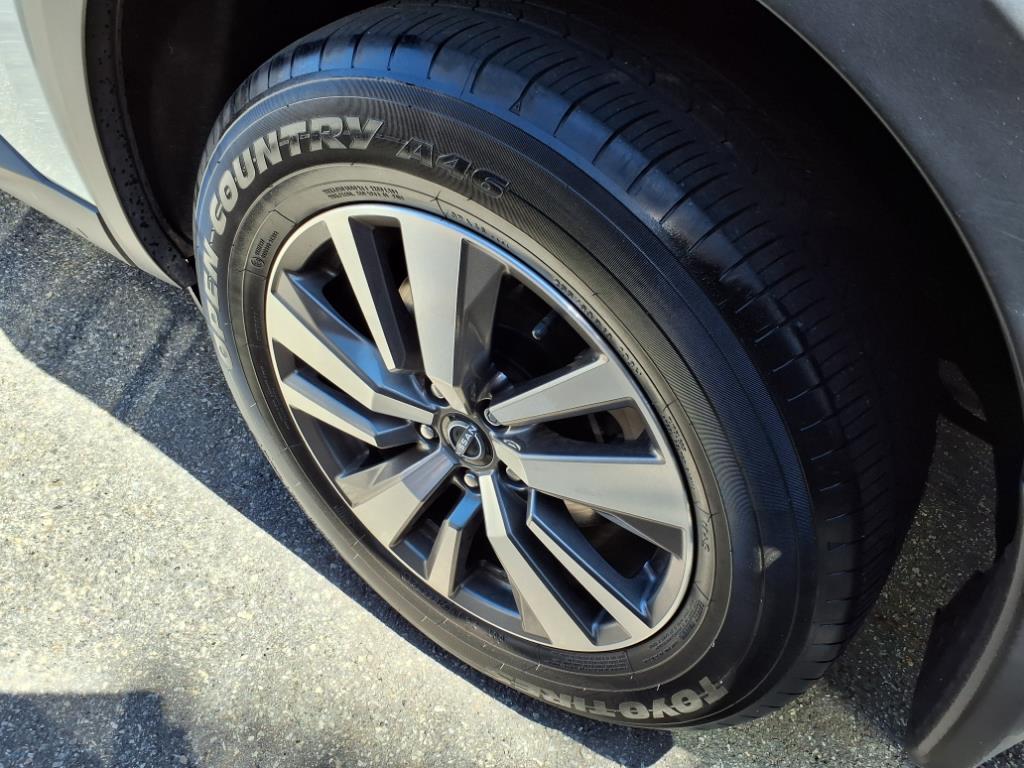 2022 Nissan Pathfinder SL