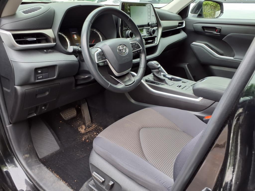 2022 Toyota Highlander LE