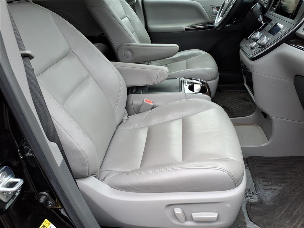 2016 Toyota Sienna XLE 7-Passenger Auto Access Seat 2016 Toyota Sienna XLE 7-Passenger Auto Access Seat