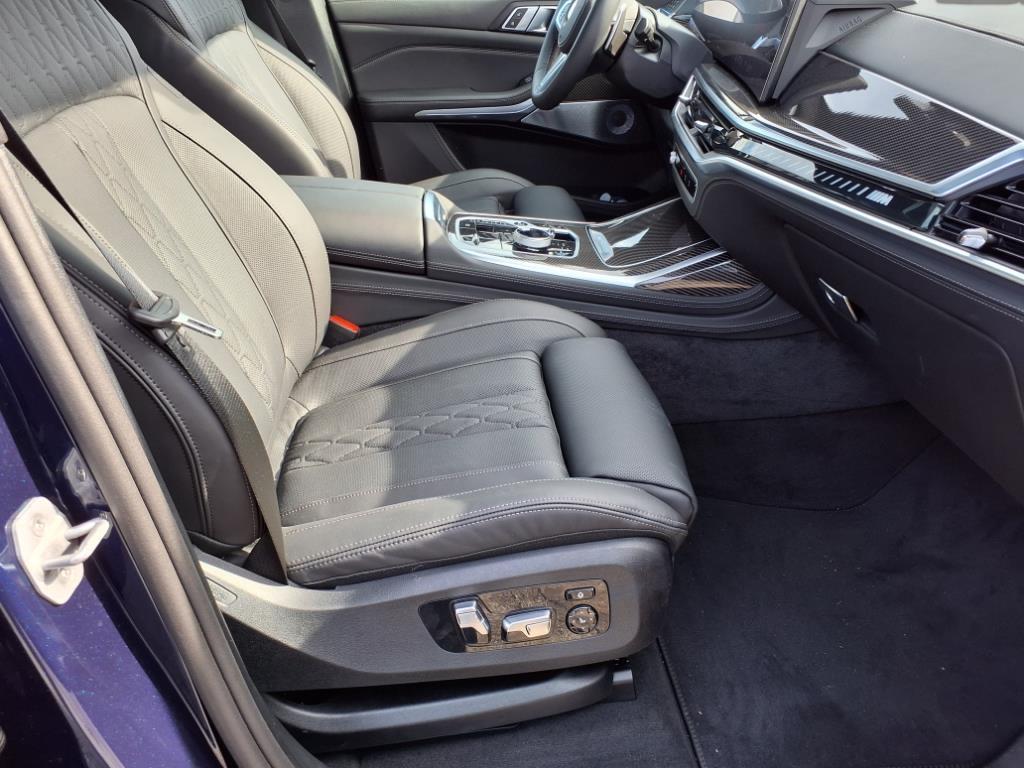 2025 BMW X7 M60i