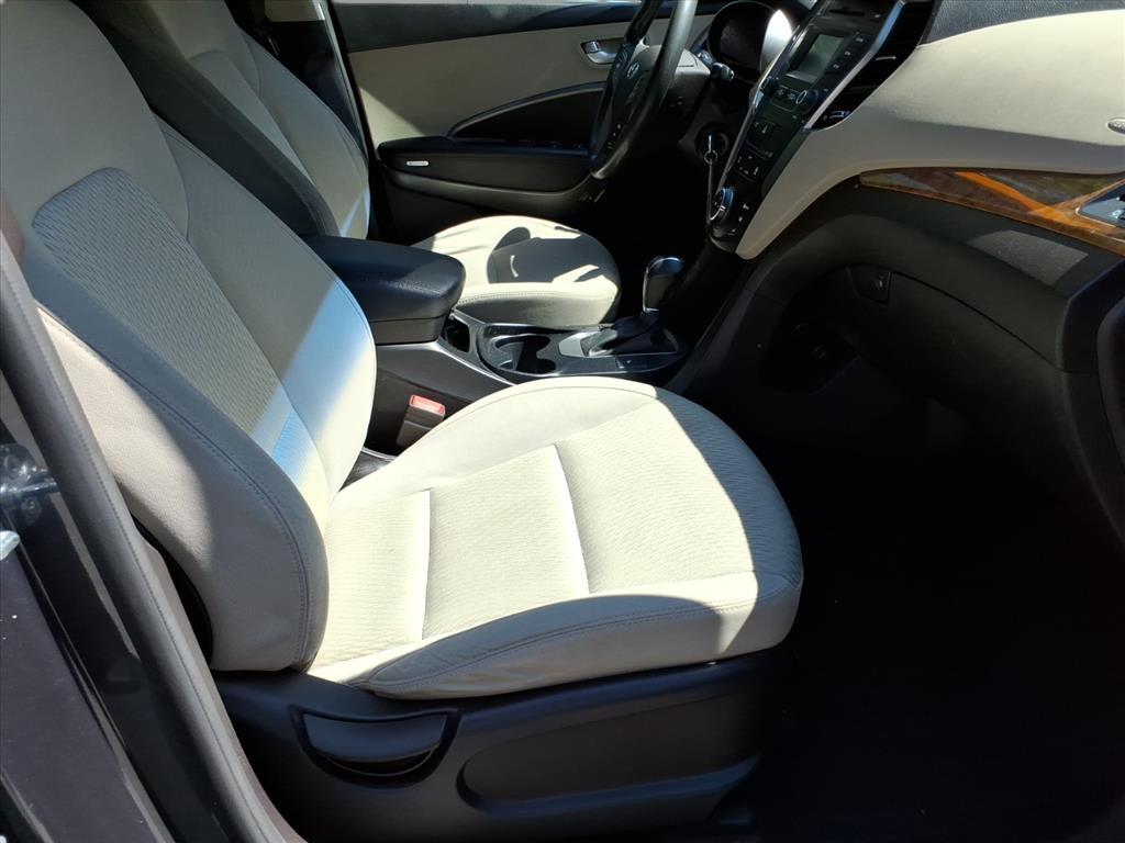2016 Hyundai SANTA FE SE