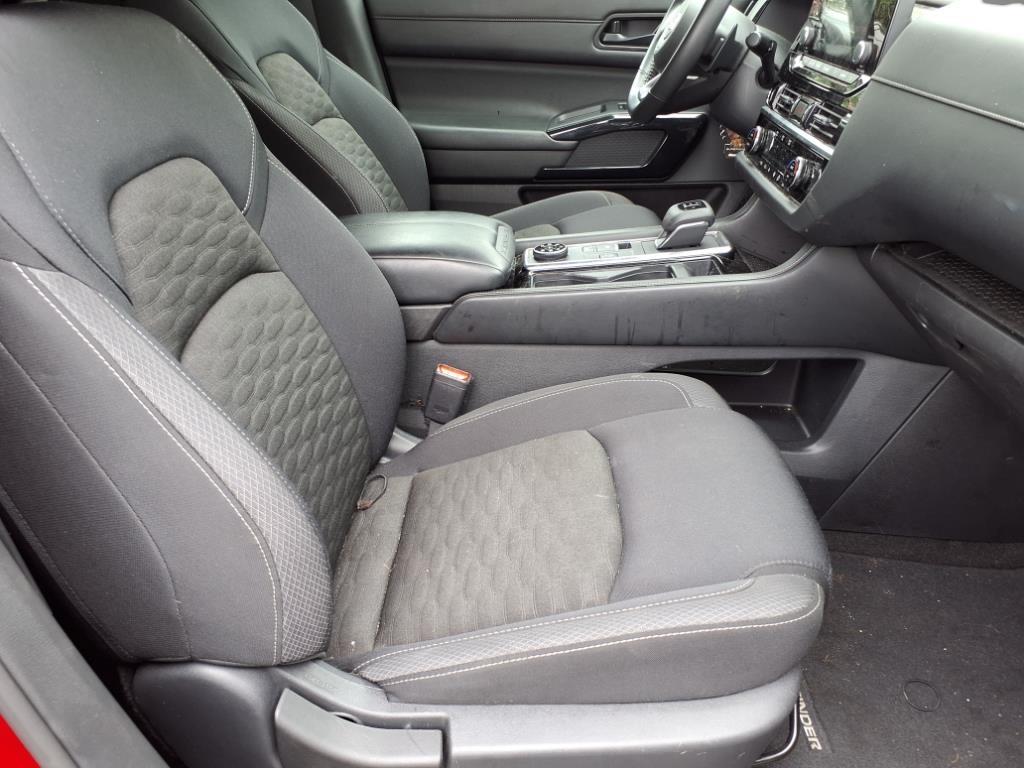 2023 Nissan Pathfinder SV
