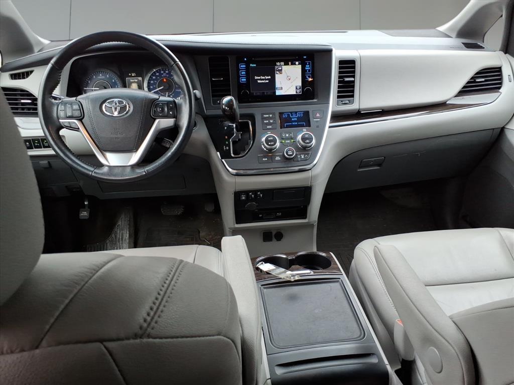 2016 Toyota Sienna XLE 7-Passenger Auto Access Seat