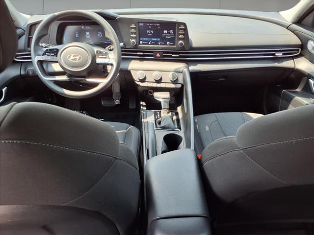 2024 Hyundai ELANTRA SE