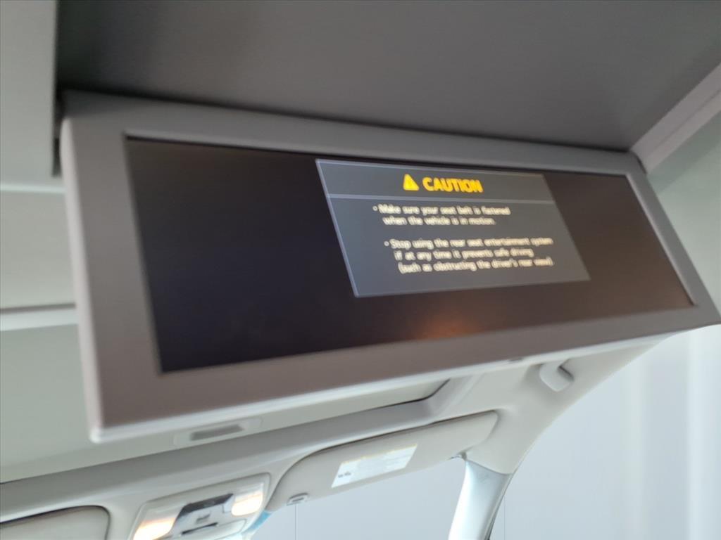 2016 Toyota Sienna XLE 7-Passenger Auto Access Seat