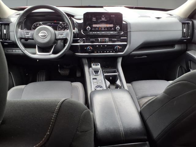 2023 Nissan Pathfinder SV