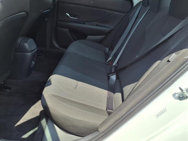 2024 Hyundai ELANTRA SE