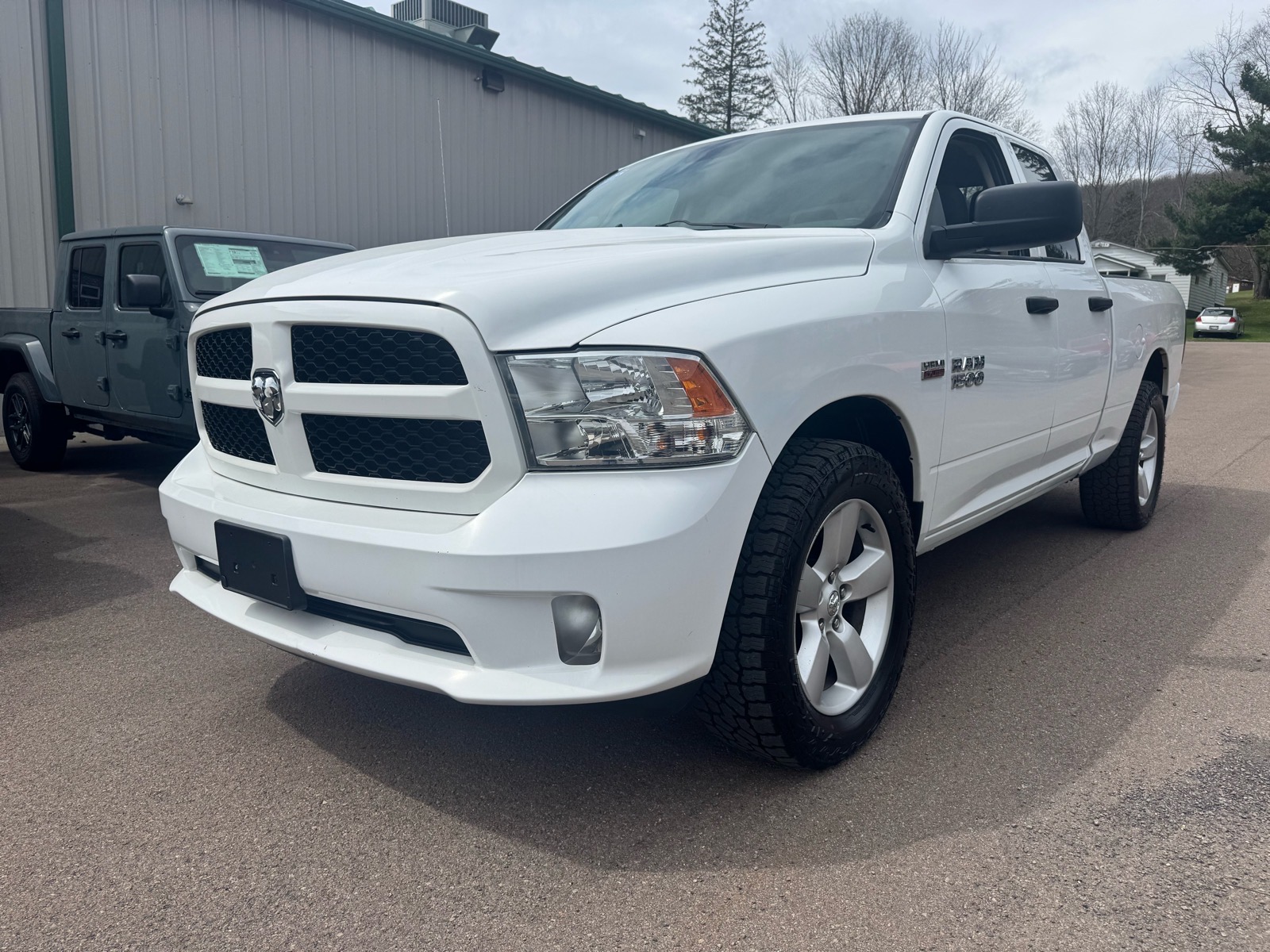 Bright White Clear Coat 2015 RAM 1500 Express Quad Cab 4WD Pickup Truck Four-Wheel Drive 8-Speed Automatic
