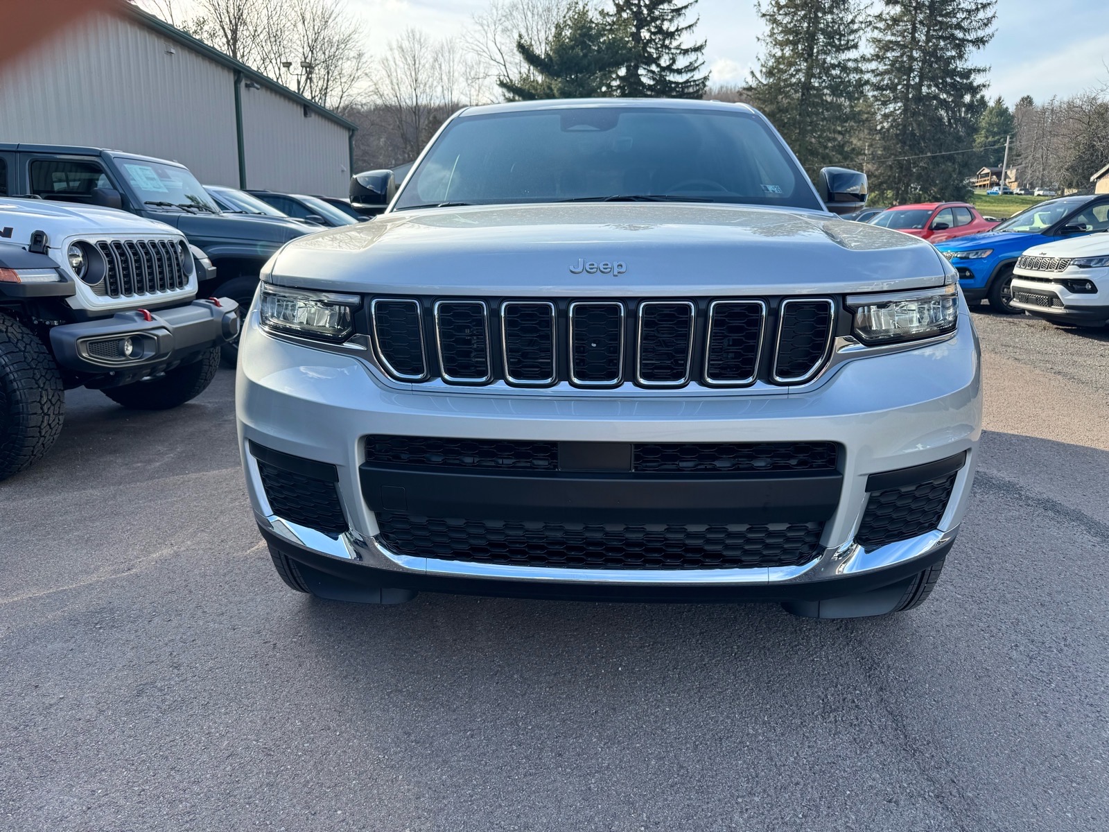 View vehicle photo 2