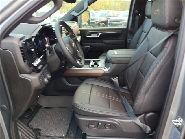 https://cdn.getauto.com/photos/7/244547/20c/1GC4YREY7RF233493-20c.jpg