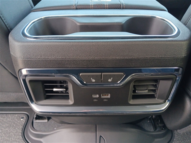 https://cdn.getauto.com/photos/7/244547/22c/1GC4YREY7RF233493-22c.jpg