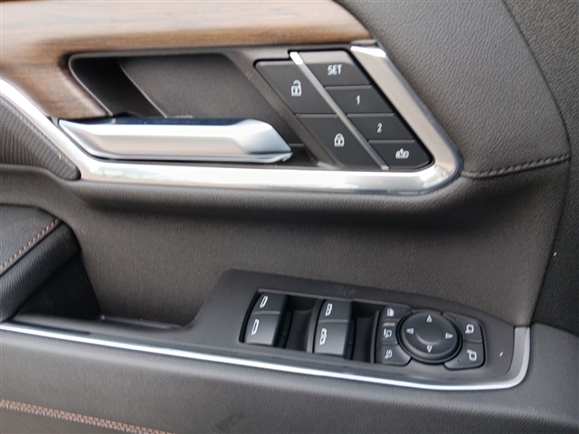 https://cdn.getauto.com/photos/7/244547/24c/1GC4YREY7RF233493-24c.jpg
