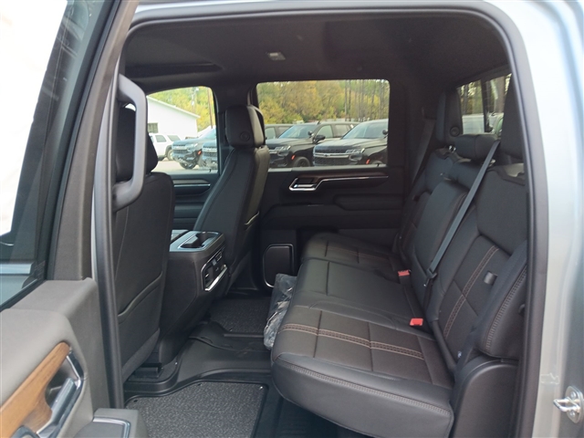 https://cdn.getauto.com/photos/7/244547/26c/1GC4YREY7RF233493-26c.jpg