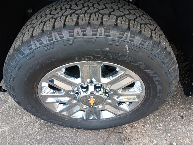 https://cdn.getauto.com/photos/7/244547/34c/1GC4YREY7RF233493-34c.jpg