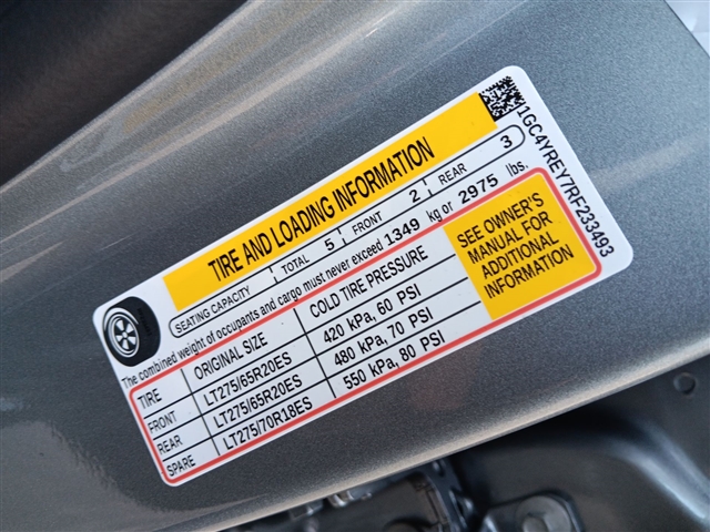 https://cdn.getauto.com/photos/7/244547/35c/1GC4YREY7RF233493-35c.jpg