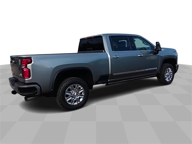 https://cdn.getauto.com/photos/7/244547/8c/1GC4YREY7RF233493-8c.jpg