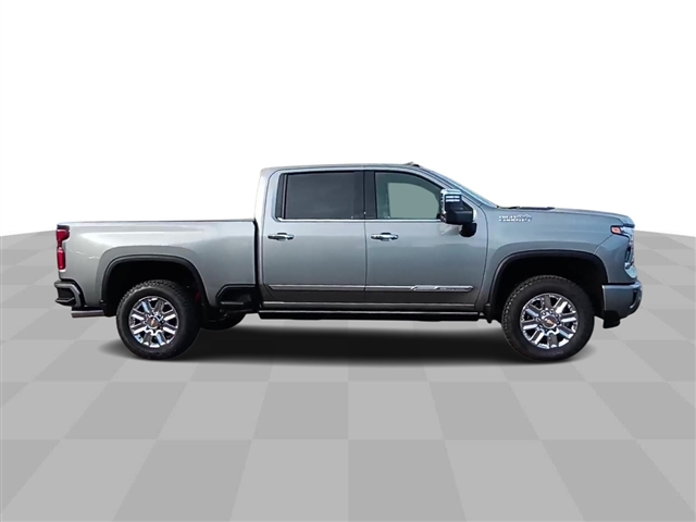 https://cdn.getauto.com/photos/7/244547/9c/1GC4YREY7RF233493-9c.jpg
