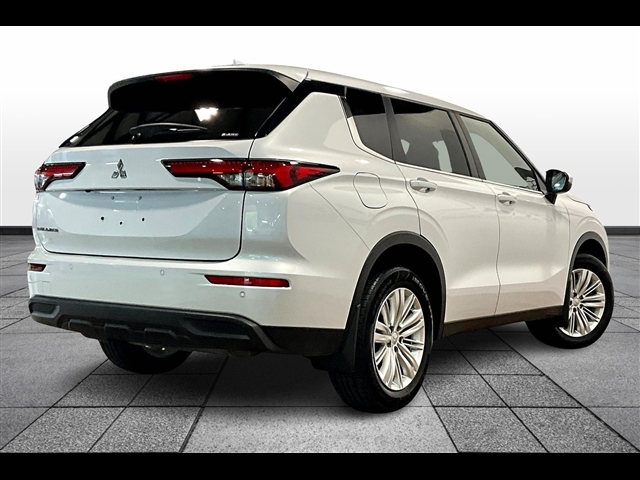 2023 Mitsubishi Outlander ES