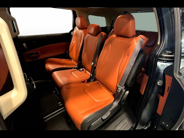 2024 Kia Carnival SX