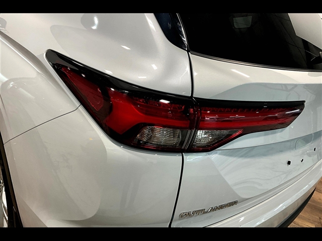 2023 Mitsubishi Outlander ES