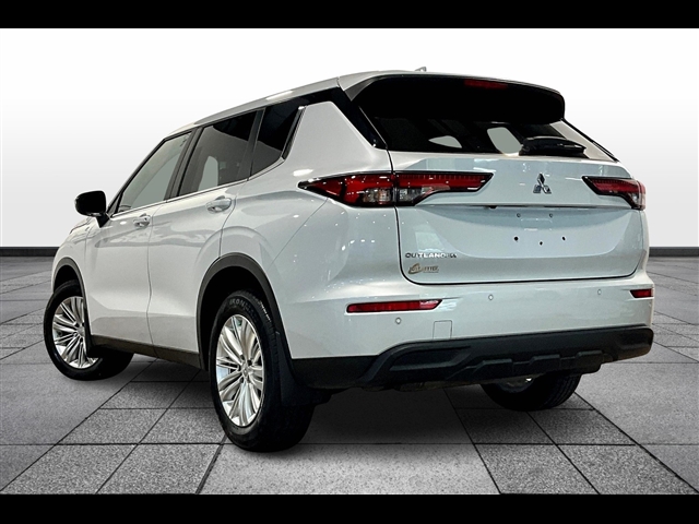 2023 Mitsubishi Outlander ES