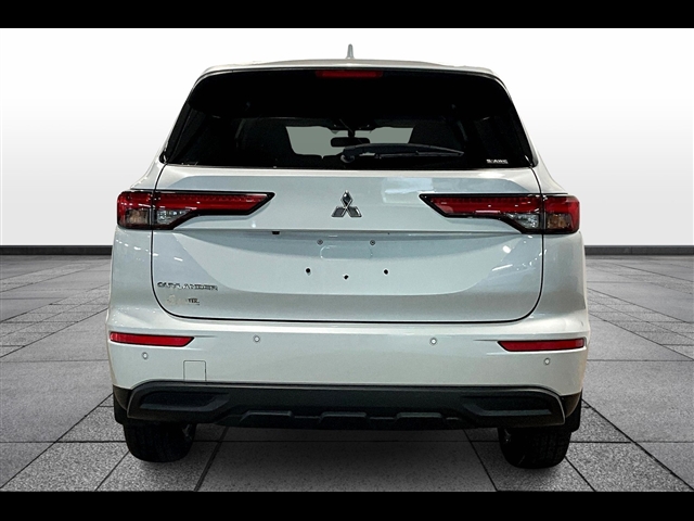2023 Mitsubishi Outlander ES