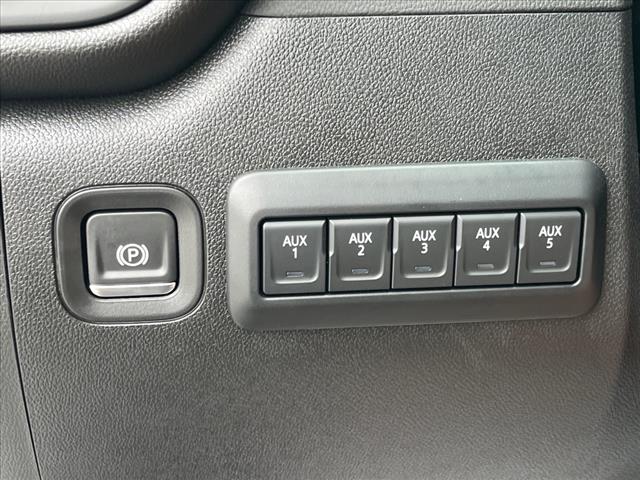 2025 Chevrolet Silverado 3500HD CC 4WD REG CAB 171  WB, 84.5 - Photo 11