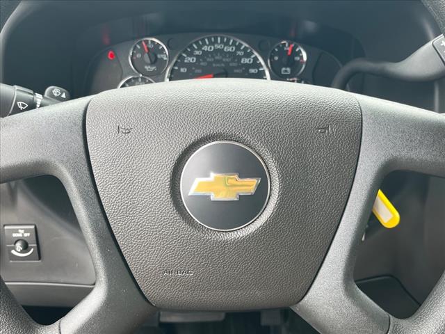 2025 Chevrolet Express RWD 2500 135 - Photo 11