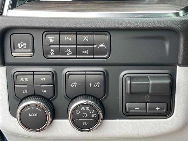 2025 Chevrolet Suburban 4WD 4DR PREMIER - Photo 11