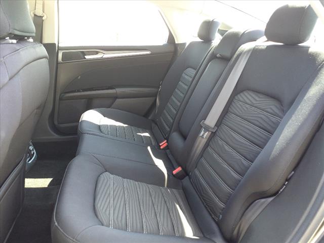 2016 Ford Fusion SE - Photo 12