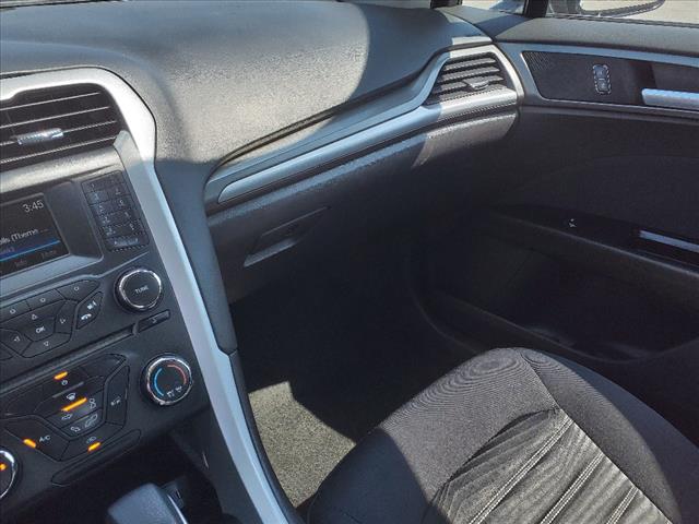 2016 Ford Fusion SE - Photo 17