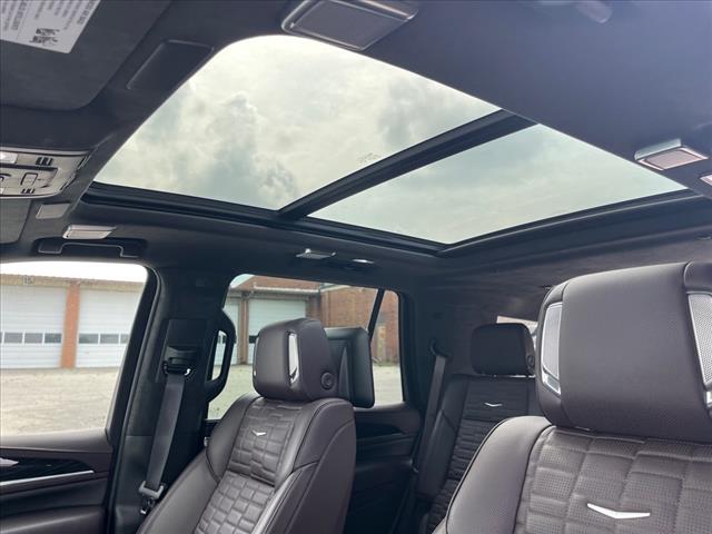 2023 Cadillac Escalade-V V-Series - Photo 17